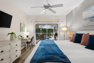 Master Bedroom: Bright room with stunning views, tasteful decor, and a tranquil workspace vibe!