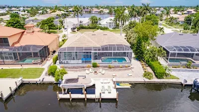 Outdoor Oasis: Relax by the water, soak in the sun, and enjoy breathtaking views!