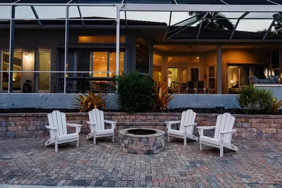 Outdoor Lounge: Gather around the fire pit and soak in the tropical ambiance of Marco Island!