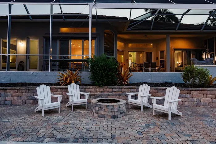 Outdoor Lounge: Gather around the fire pit and soak in the tropical ambiance of Marco Island!
