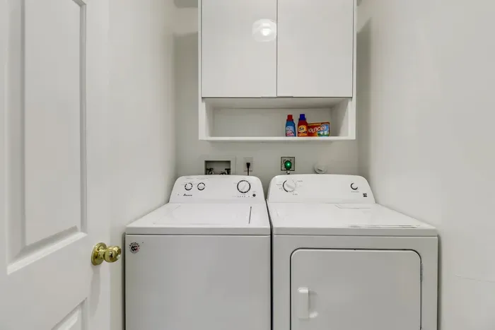 Laundry Room: Convenient in-unit washer and dryer for effortless beach day prep!