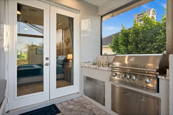 Outdoor Kitchen: Sizzle under the sun! Enjoy alfresco dining with stunning views and great company.