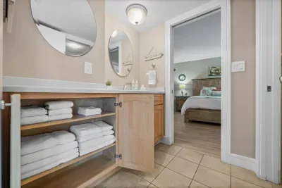 Bathroom Oasis: Bright space with plush towels, dual mirrors, and fresh decor for a relaxing retreat!