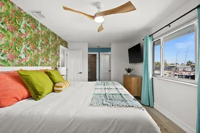 Tropical Retreat: Dive into vibrant decor and stunning waterfront views for ultimate relaxation!