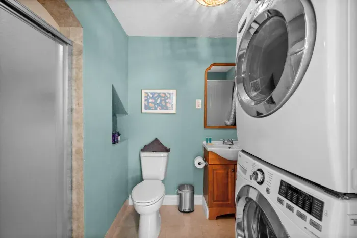 Full Bath and Laundry Room: Modern appliances and cheerful decor for your convenience on Marco Island!