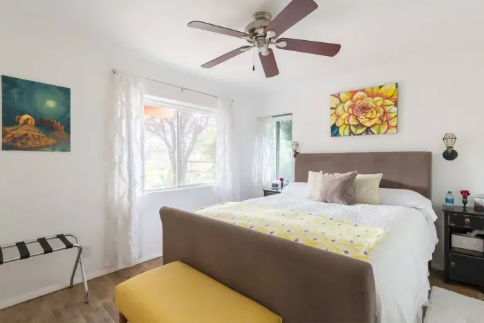 Bedroom with queen sized bed