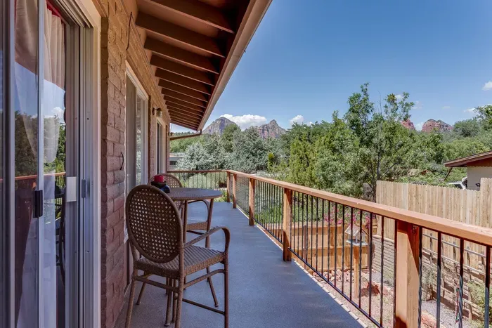 Second Balcony Bliss – Sip morning coffee or stargaze with mountains as your backdrop.