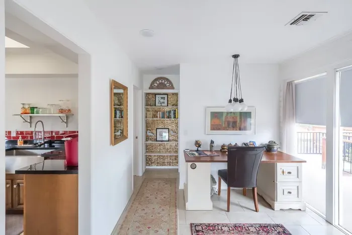 Desk with high speed wifi