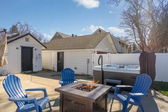 The Lake CDA Retreat: Premium Pool & Spa Home