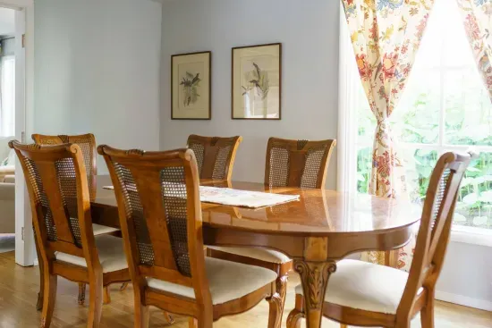 Table with setting for 8