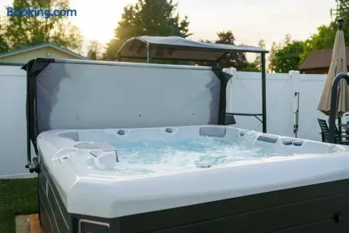 The Lake CDA Retreat: Premium Pool & Spa Home