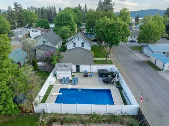 The Lake CDA Retreat: Premium Pool & Spa Home