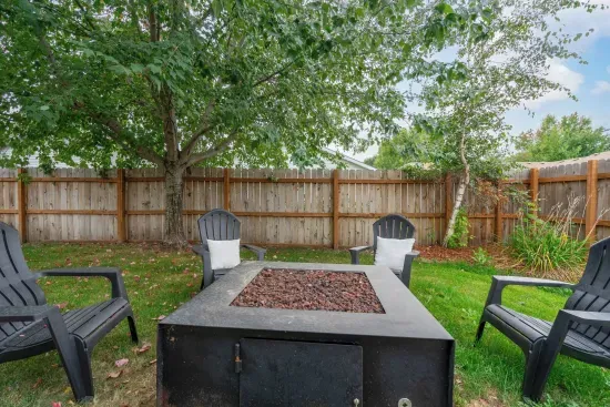 Central Hayden Hub: Fire Pit & DreamCloud Comfort