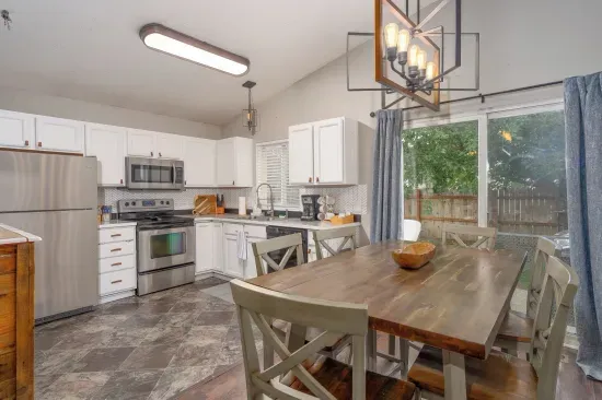 Central Hayden Hub: Fire Pit & DreamCloud Comfort