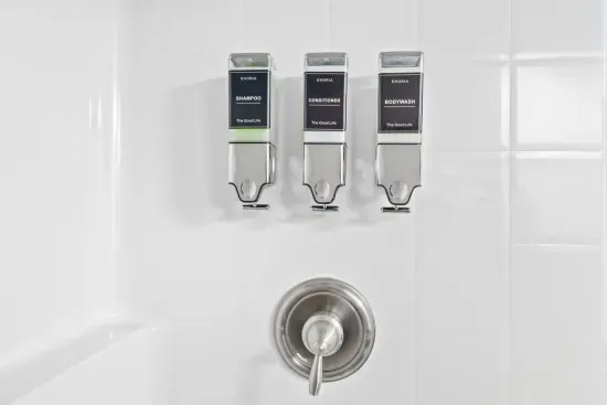 Midtown Modern: Viking Spa & Chef's Kitchen