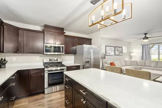 Midtown Modern: Viking Spa & Chef's Kitchen