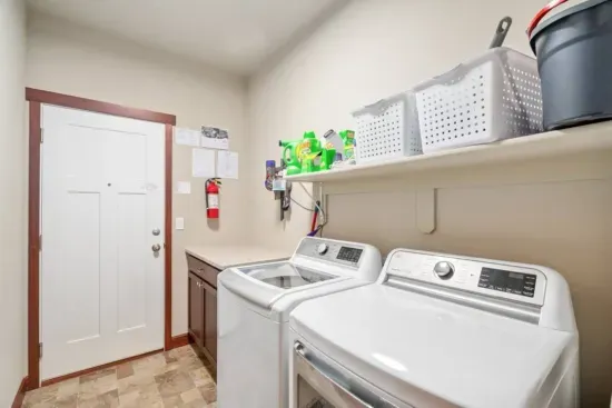 Gated City Retreat: Walk to Riverstone & Trails