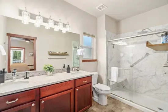Gated City Retreat: Walk to Riverstone & Trails