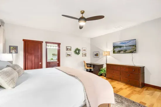 Gated City Retreat: Walk to Riverstone & Trails