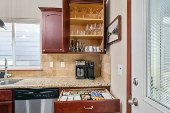 Gated City Retreat: Walk to Riverstone & Trails