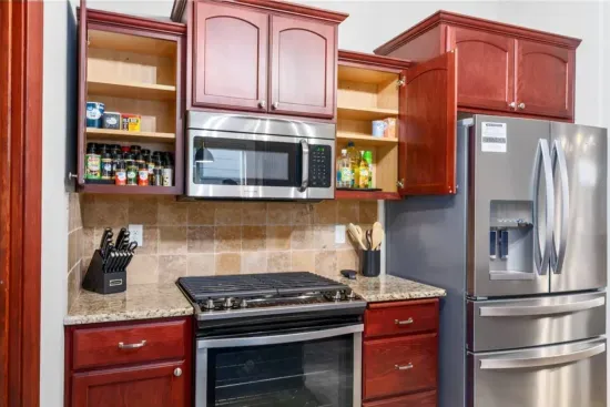 Gated City Retreat: Walk to Riverstone & Trails