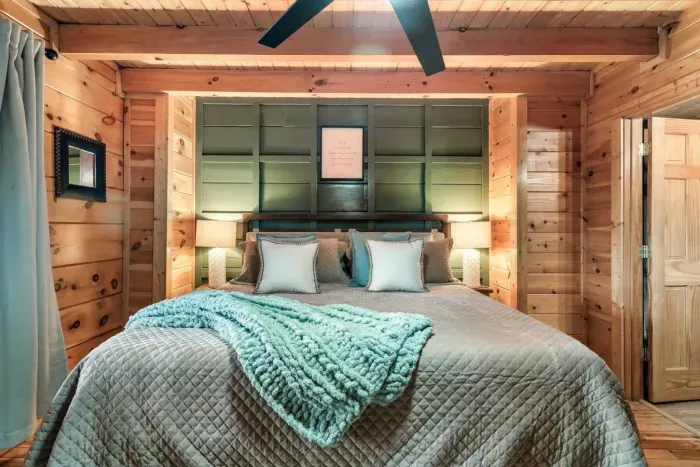 King Size Bed I Electric Fireplace I Flat Screen TV I Private en-suite bathroom