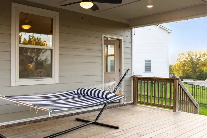 Back Deck I Outdoor Dining Area I Hammock I Gas Grill