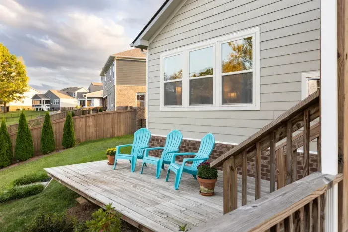 Back Deck I Outdoor Dining Area I Hammock I Gas Grill