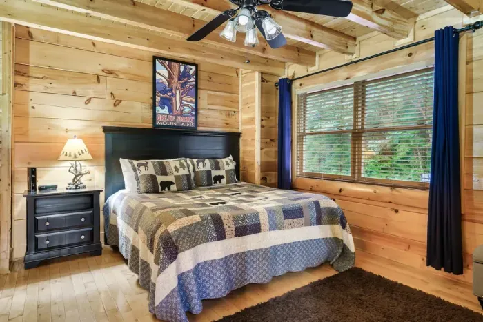 King Sized Bed I Private En-Suite Bathroom.