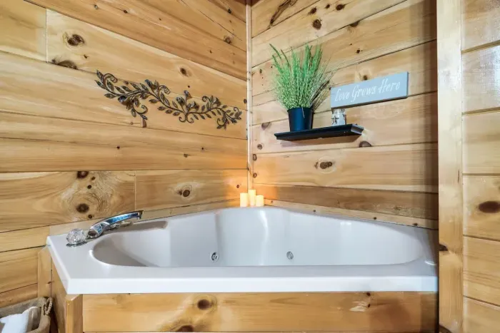 Private en suite hot tub
