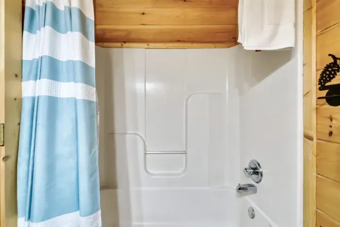 Private en suite bathroom