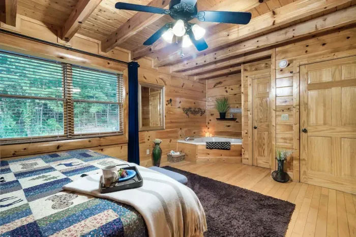 King size bed with private en suite hot tub