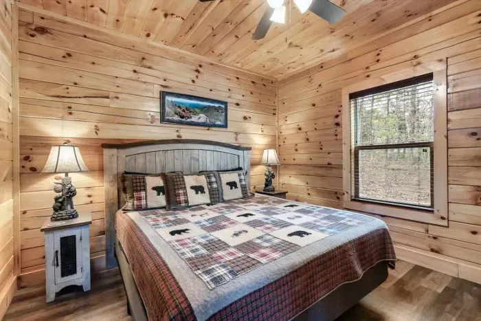 King Size Bed I Private En-Suite Bathroom I Flat screen TV