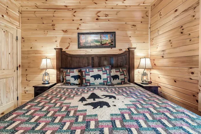 King Size Bed I Private En-Suite Bathroom I Flat screen TV