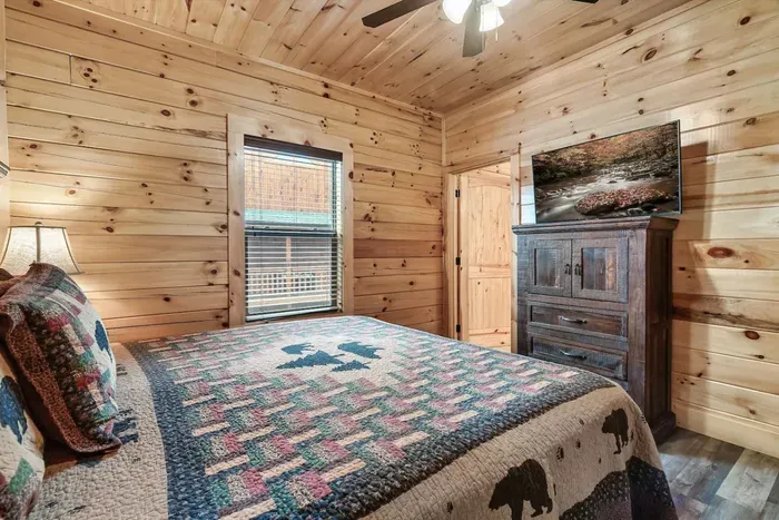 King Size Bed I Private En-Suite Bathroom I Flat screen TV