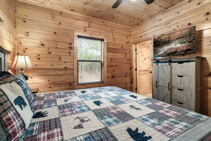 King Size Bed I Private En-Suite Bathroom I Flat screen TV