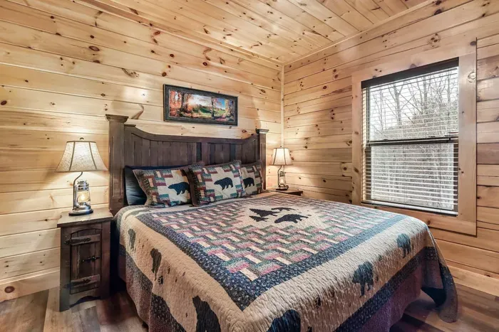 King Size Bed I Private En-Suite Bathroom I Flat screen TV