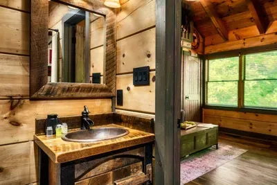 Whispering Creek Cottage - image 38 of 69