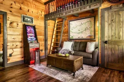 Whispering Creek Cottage - image 29 of 69