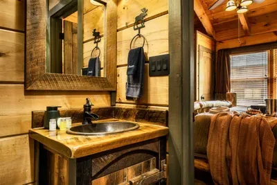 Whispering Creek Cottage - image 27 of 69