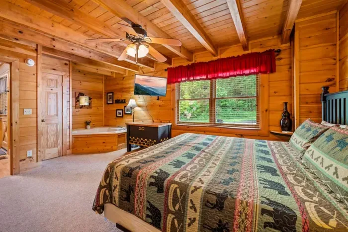 King Sized Bed I Private Jacuzzi I En-Suite Bathroom