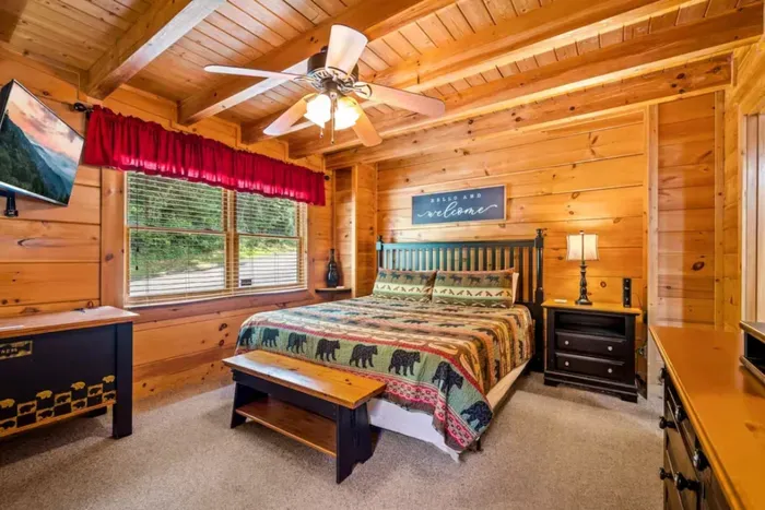 King Sized Bed I Private Jacuzzi I En-Suite Bathroom