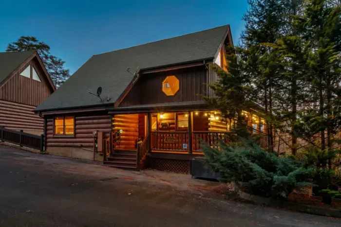 New! Cabin w/ EV Charger, Pools, mins to Dolly