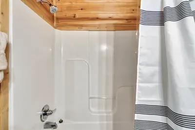 Private en-suite bathroom in each bedroom