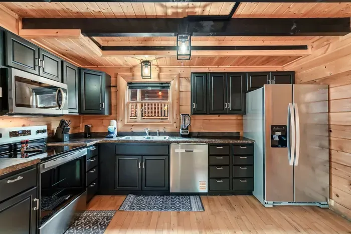 Full kitchen with brand new appliances!