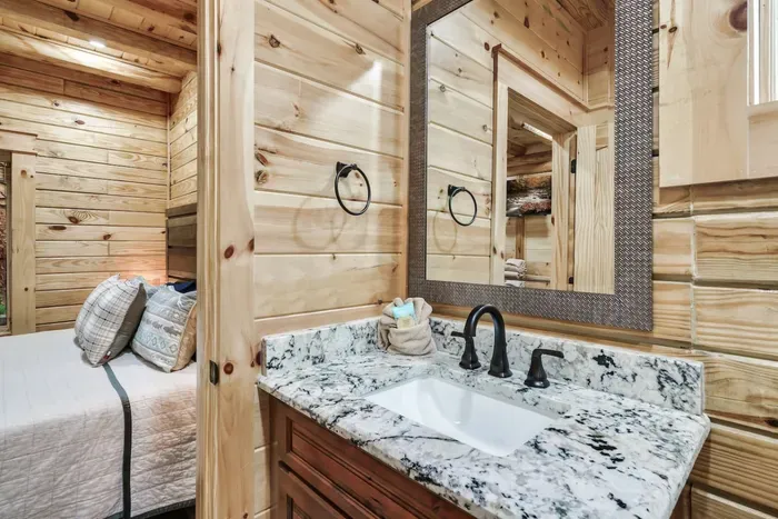 Private en-suite bathroom