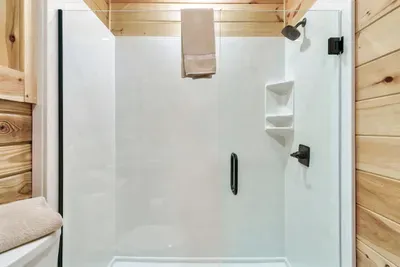 Private en-suite bathroom