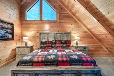 King bed I Private En-Suite Jacuzzi I Fireplace I Private En-Suite Bathroom
