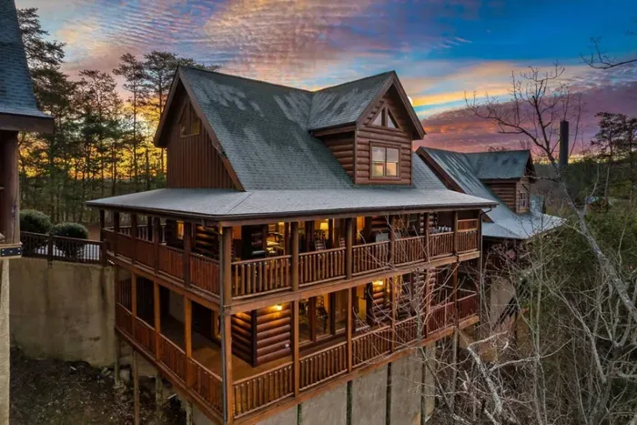 Summer Fun WOW! VIEWS! Hot tub, 7 mi to Dollywood!