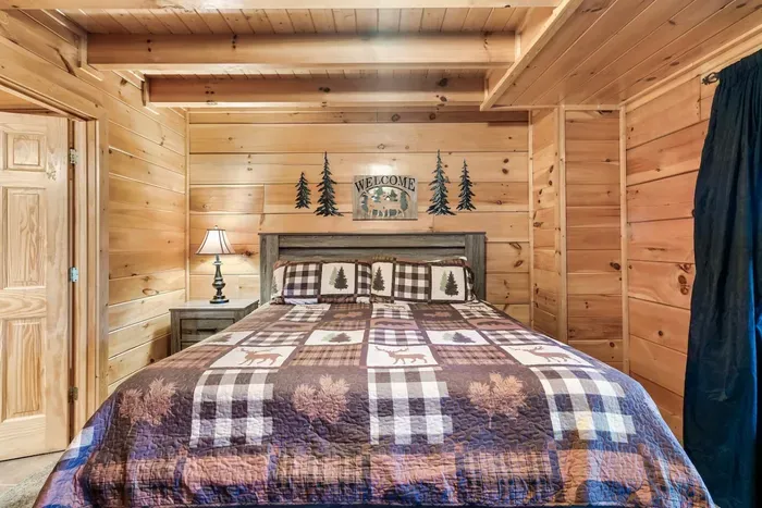 King sized bed I Private En-suite bathroomI Views from the window I Flat Screen TV